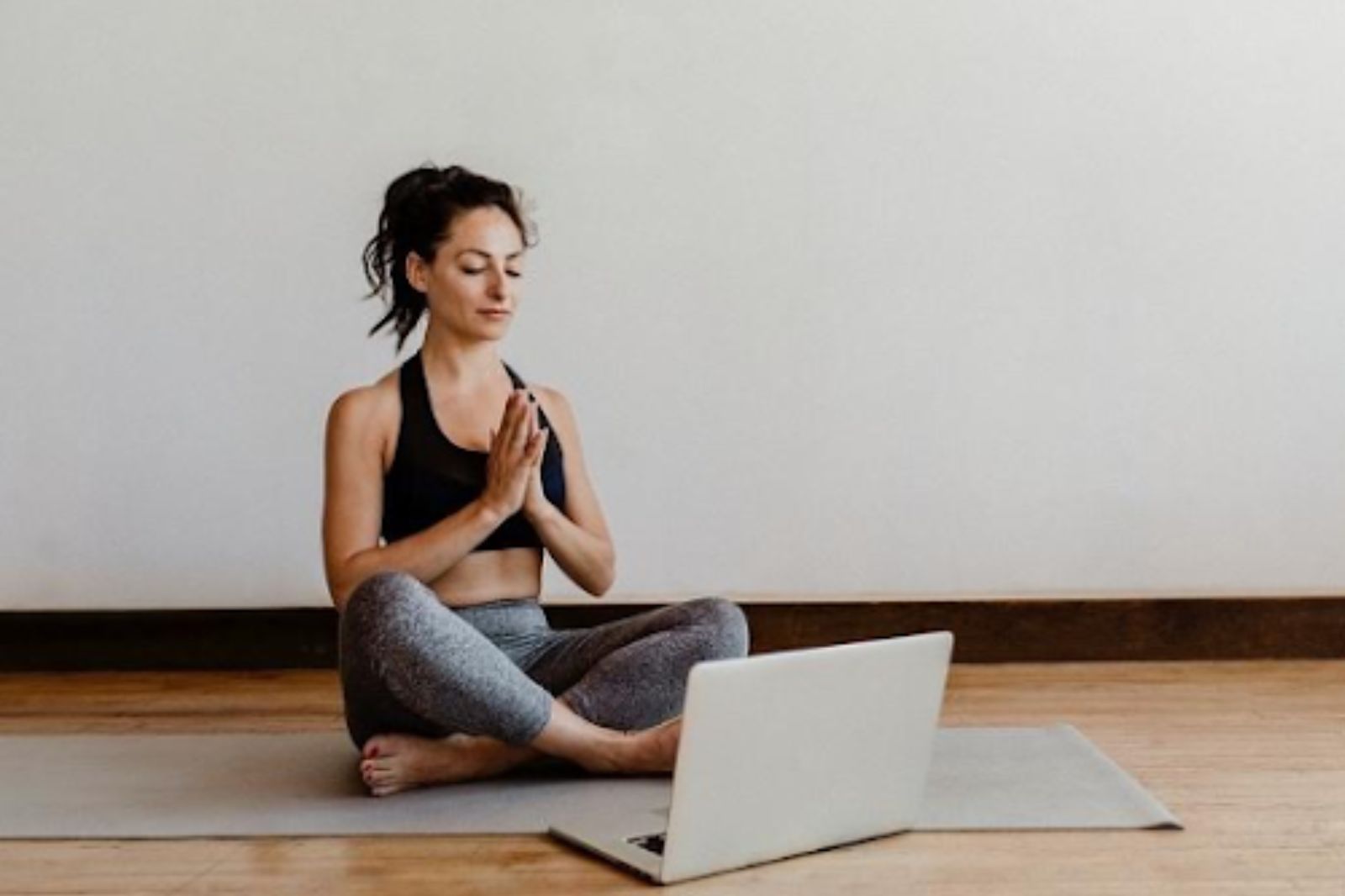 Vì sao yoga giảm căng thẳng stress?